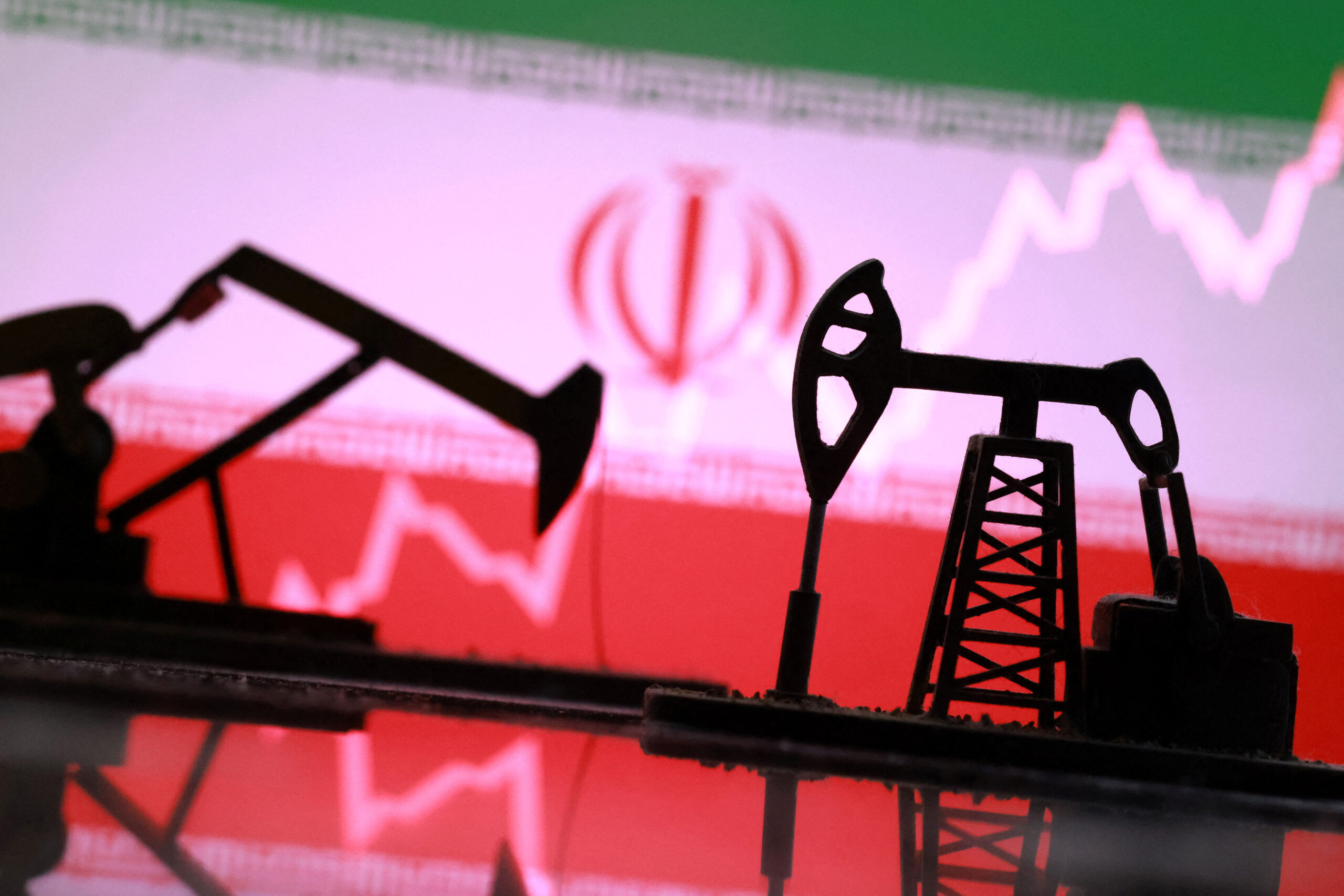 US Reimposes Restrictions on Iranian Oil Sales — PakAlerts.net: Sansani Nahi, Srif Khabar — Your go-to digital hub for Breaking News, Analysis, Stories from Pakistan and around the World. Stay informed, Stay connected. US Reimposes Restrictions on Iranian Oil Sales