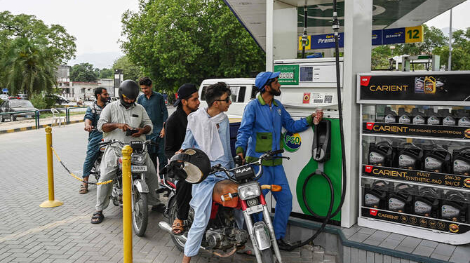 Government announces reduction in petrol and diesel prices