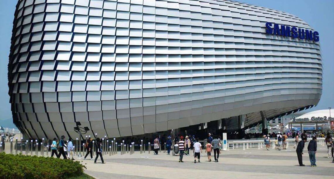 معروف کمپنی سام سنگ الیکٹرونکس نے اپنے ملازمین سے معافی مانگ لی