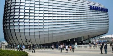 معروف کمپنی سام سنگ الیکٹرونکس نے اپنے ملازمین سے معافی مانگ لی