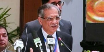 چیف جسٹس برطانیہ کا دورہ مکمل کرکے وطن واپس پہنچ گئے