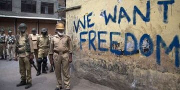 حریت رہنما کے قتل کے خلاف آج مقبوضہ کشمیر میں شٹر ڈاؤن ہڑتال