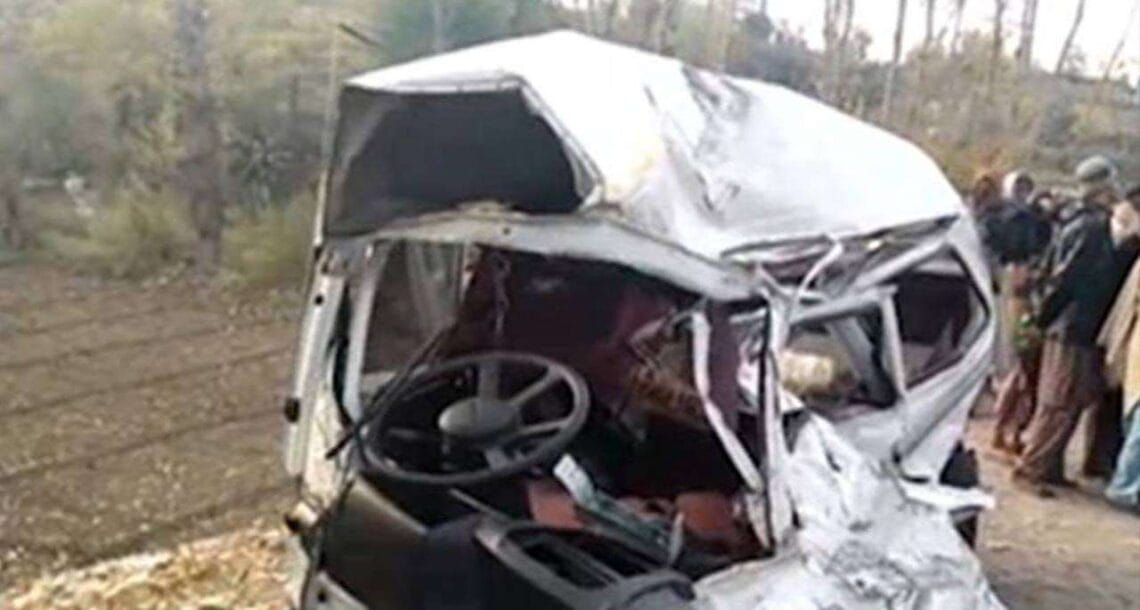 مانسہرہ میں ڈمپر اور کیری ڈبہ میں تصادم، تین افراد جاں بحق