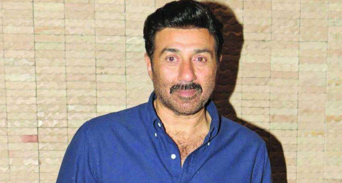 فلم کا اسکرپٹ نہیں پڑھتا صرف کہانی سن کے حامی بھر لیتا ہوں. سنی دیول