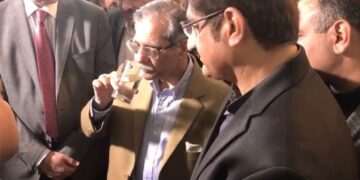 تھر کے آر او پلانٹ سے پانی پینے کے بعد پریشان ہوں۔چیف جسٹس