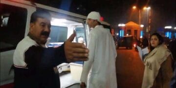 لاہور میں محمد آصف کی گاڑی حادثہ کا شکار، اہلیہ اور بچیوں سمیت خود بھی زخمی