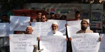 بحریہ ٹاؤن کے ملازمین کا تنخواہ نہ ملنے پر احتجاج