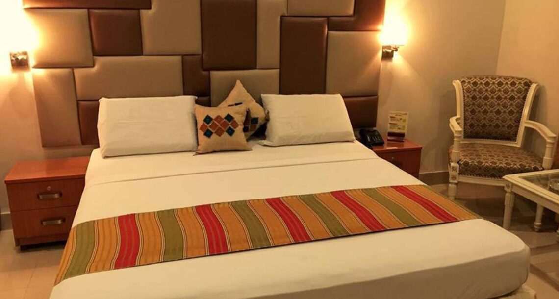 کنٹونمنٹ بورڈ فیصل اور سندھ بلڈنگ کنٹرول اتھارٹی کی جانب سے کراچی کے مختلف گیسٹ ہاؤسز کو بند کرنے کا نوٹس