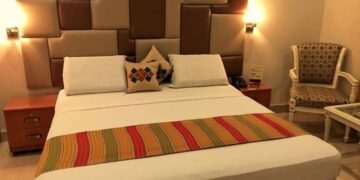 کنٹونمنٹ بورڈ فیصل اور سندھ بلڈنگ کنٹرول اتھارٹی کی جانب سے کراچی کے مختلف گیسٹ ہاؤسز کو بند کرنے کا نوٹس