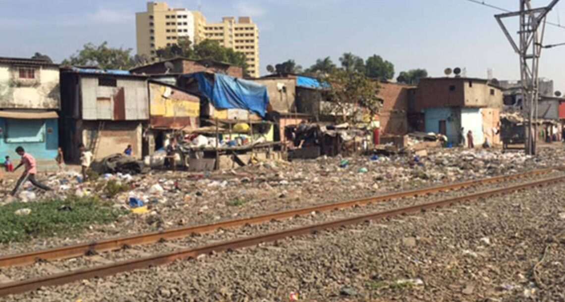 کراچی میں ریلوے، ٹریک پر قائم تجوزات کے خلاف آپریشن آج سے شروع کرے گا