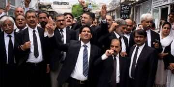 ہائی کورٹ بینچ کے قیام کے لیے 25 ویں روز بھی عدالتوں کا بائیکاٹ جاری، 13 دسمبر کو دھرنے کا اعلان
