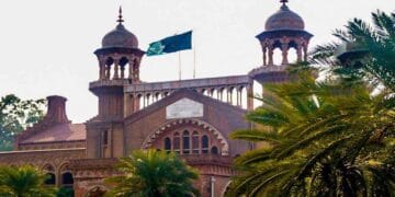 گورنر ہاؤس کی دیواریں گرانے کا اقدام لاہور ہائیکورٹ میں چیلنج