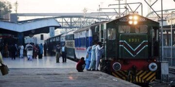 پاکستان ریلوے کا ٹرینوں کے کرایوں میں 10 سے 19 فیصد تک اضافہ، نوٹیفکیشن جاری