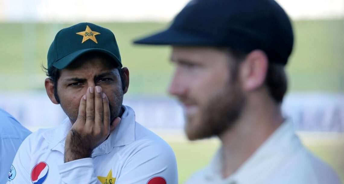 پاکستان کرکٹ ٹیم کے کپتان نے شکست کی زمہ داری بلے بازوں پر ڈال دی