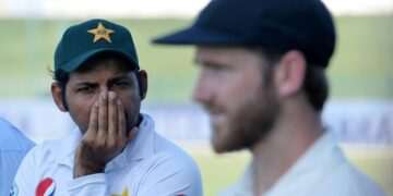 پاکستان کرکٹ ٹیم کے کپتان نے شکست کی زمہ داری بلے بازوں پر ڈال دی