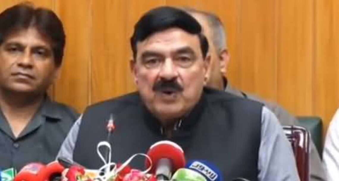 وزیر ریلوے شہبازشریف کو پبلک اکاؤنٹس کمیٹی کا چیئرمین بنانے کے حکومتی فیصلے سے نالاں