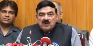 افسوس ہے کہ بلاول بھی اپنے والد کی سیاست کے پیچھے چھپ رہے ہیں.وزیر ریلوے