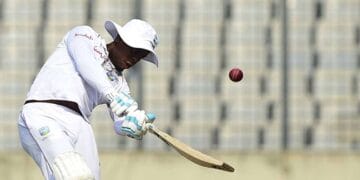 شمرون ہٹمائر ٹیسٹ اننگز میں زیادہ چھکوں کا ہم وطن بلے باز کرس گیل کا ریکارڈ برابر کردیا