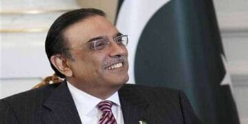 غیر سنجیدہ وزیراعظم سے ملک نہیں سنبھالا جا رہا. آصف زرداری