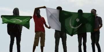 مقبوضہ کشمیر میں سبز کپڑے کی فروخت پر پابندی لگادی گئی