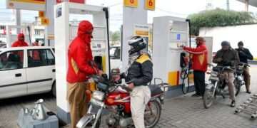 کراچی میں بغیر ہیلمٹ موٹرسائیکل سواروں کو پیٹرول نہ دینے کا فیصلہ