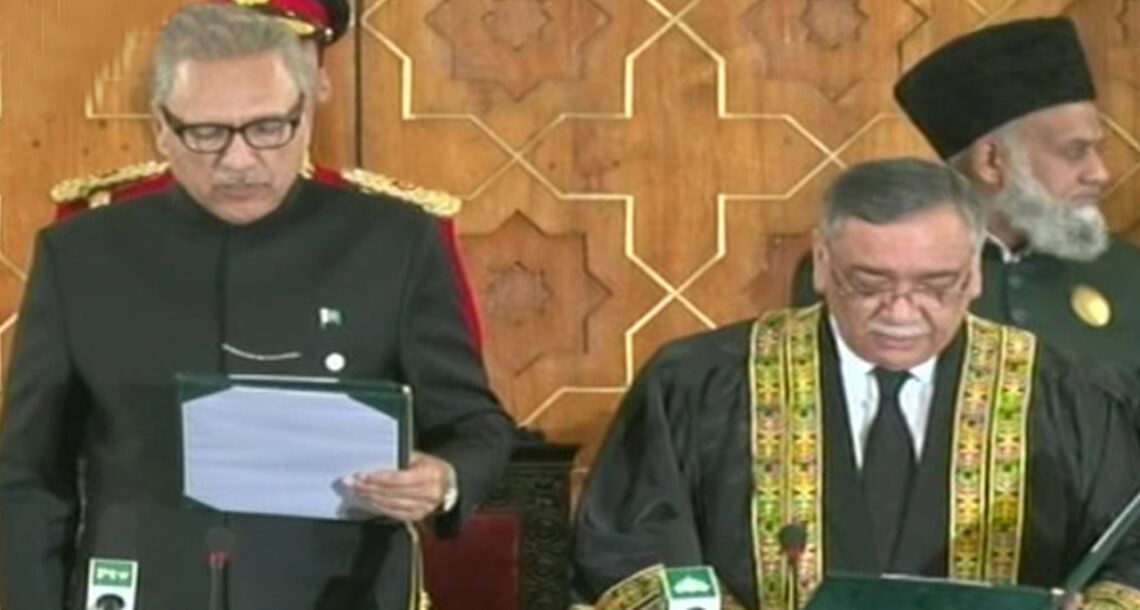 آصف سعید کھوسہ نے 26 ویں چیف جسٹس کی حیثیت سے حلف اٹھا لیا۔