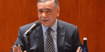 سپریم کورٹ کے 26ویں چیف جسٹس آصف سعید کھوسہ کل اپنے عہدے کا حلف لیں گے
