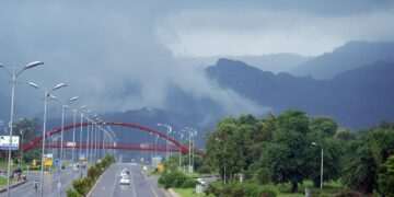 ملک کے بالائی علاقوں میں منگل کے روز گھنے بادلوں کا راج