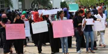 اسلام آباد: وفاقی اردو یونیورسٹی کے طلبا کا فیسوں میں اضافے کےخلاف احتجاج