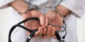 پشاور میں جعلی ڈاکٹروں کے خلاف کریک ڈاؤن، 5 ملزم گرفتار