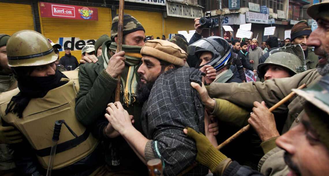 بھارتی فوج نے سات کشمیری نوجوانوں کو گرفتار کر لیا