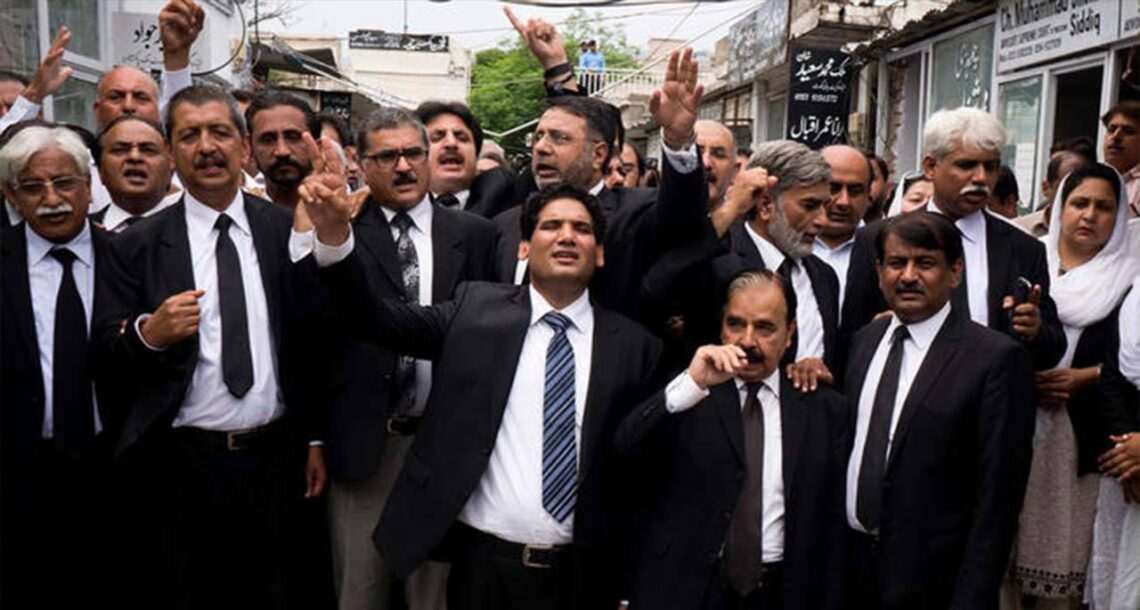 سانحہ ساہیوال کے خلاف ملک بھر کی بار کونسلز کا ہڑتال کا اعلان