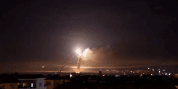 اسرائیلی جنگی طیاروں کا شام کے دمشق ائرپورٹ پر میزائل حملہ