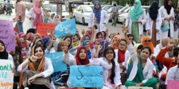 سندھ حکومت نے ینگ ڈاکٹرز کا الاؤنسز میں اضافے کا مطالبہ مان لیا