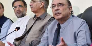 پیپلزپارٹی جمہوریت کو کمزور کرنے والوں کے سامنے آج بھی مضبوط رکاوٹ ہے. آصف زرداری