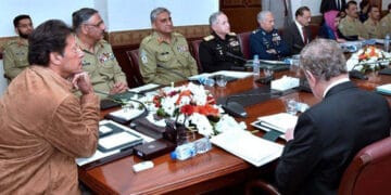 بھارتی طیاروں کی دراندازی؛ وزیر اعظم کی زیر صدارت اہم اجلاس