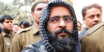 حریت رہنما محمد افضل گورو کے چھٹے یومِ شہادت کے موقع پر مقبوضہ کشمیر میں مکمل طور پر ہڑتال