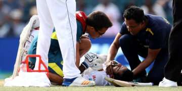 سری لنکن بیٹسمین کرونارتنے کے سر پر گیند لگنے سے گرگئے