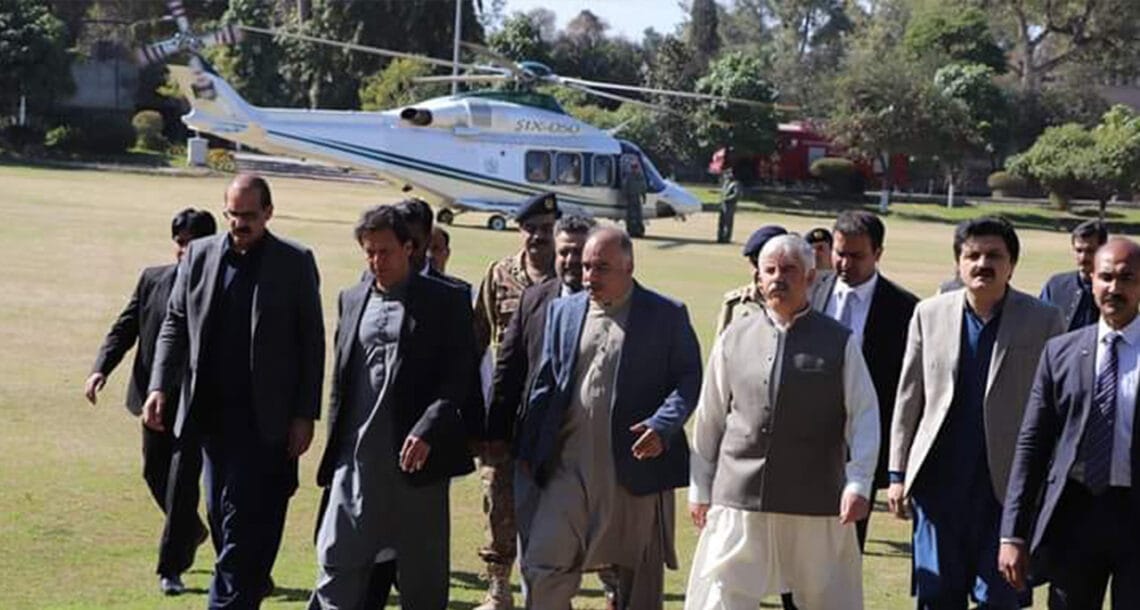 وزیر اعظم عمران خان ایک روزہ دورہ کے لیے پشاور پہنچ گئے