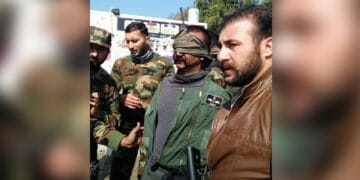 بھارتی پائلٹ میڈیا کے سامنے پیش