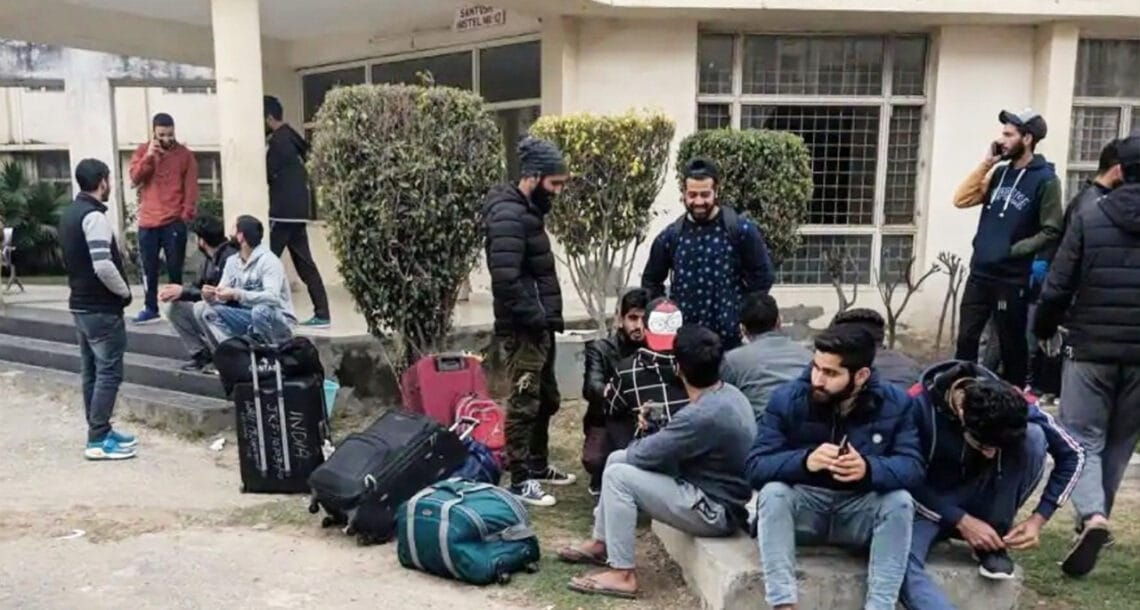 بھارتی انتہا پسندوں نے کشمیری طالب علموں کیلئے جامعات کے دروازے بھی بند کردیئے