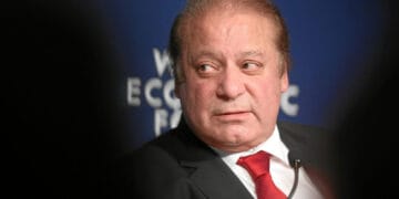 پی ٹی آئی حکومت ہمارے منصوبوں پر اپنے نام کی تختیاں لگا رہی ہے. نواز شریف
