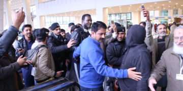 پشاور زلمی کے کپتان ڈیرن سیمی پاکستان پہنچ گئے