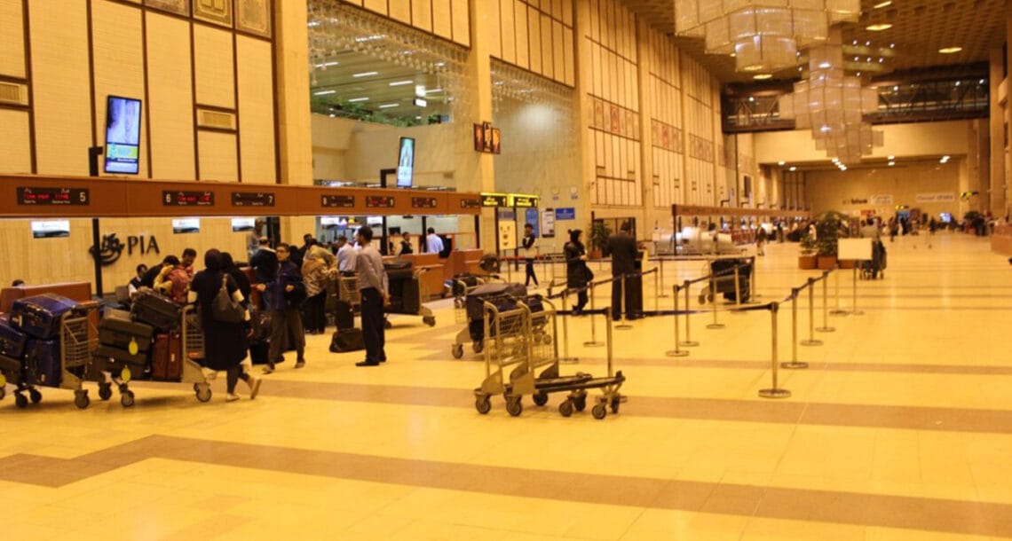 ملک بھر میں رات 12 بجے تک تمام فلائٹ آپریشن معطل-