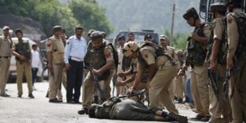 مقبوضہ کشمیر: قابض بھارتی فوجیوں کا ظلم جاری، 2 کشمیری شہید