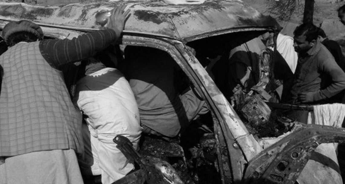 انڈس ہائی وے پر مسافر کوچ اور پک اپ کے درمیان تصادم، 11 افراد جاں بحق