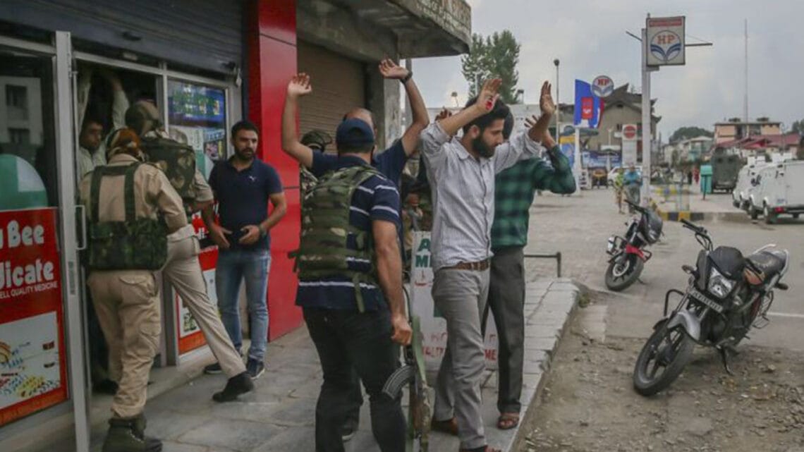 مقبوضہ کشمیر میں بھارتی فوج کی ریاستی دہشت گردی جاری، 2 کشمیری شہید