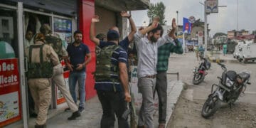 مقبوضہ کشمیر میں بھارتی فوج کی ریاستی دہشت گردی جاری، 2 کشمیری شہید