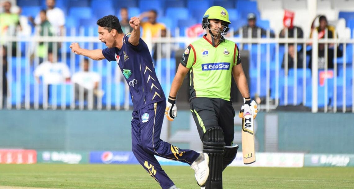 پی ایس ایل 4: لاہور قلندرز کی کوئٹہ گلیڈی ایٹرز کے خلاف بیٹنگ جاری