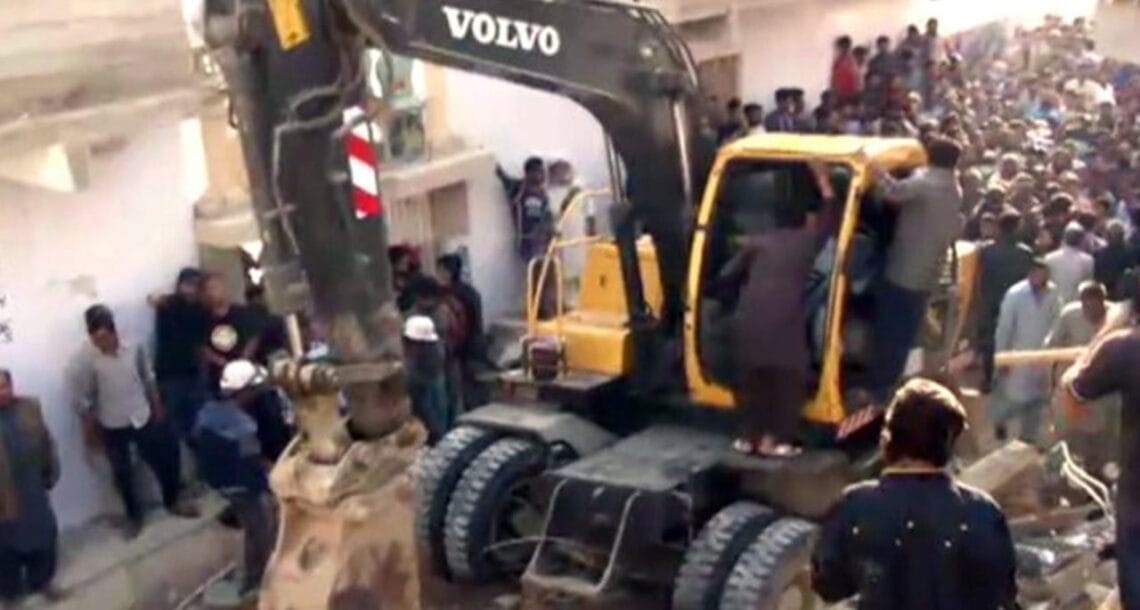 ملیر کے علاقے جعفر طیار سوسائٹی میں 4 منزلہ رہائشی عمارت گرگئی، 2 افراد جاں بحق